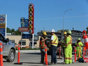 Work continues on the Pembina Highway overpass project on Mon., June 4, 2018. Kevin King/Winnipeg Sun/Postmedia Network