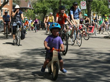 Riders set out from Mulvey School on Wolseley Avenue during the Fam Jam Wheel Jam in Winnipeg on Sun., June 10, 2018. Kevin King/Winnipeg Sun/Postmedia Network