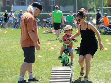 Renee Hill helps son Charlie, 4, on the obstacle course at Mulvey School during the Fam Jam Wheel Jam in Winnipeg on Sun., June 10, 2018. Kevin King/Winnipeg Sun/Postmedia Network