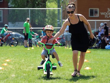 Renee Hill helps son Charlie, 4, on the obstacle course at Mulvey School during the Fam Jam Wheel Jam in Winnipeg on Sun., June 10, 2018. Kevin King/Winnipeg Sun/Postmedia Network
