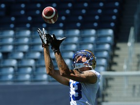 Rashaun Simonise pulls in a pass during Winnipeg Blue Bombers practice on Wed., June 20, 2018. Kevin King/Winnipeg Sun/Postmedia Network