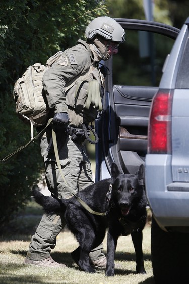 The RCMP emergency response unit prepares to move in on a home in Neepawa, Man., on Thursday, August 30, 2018 as they search for an alleged suspect in the shooting of a RCMP officer in Onanole, Man. THE CANADIAN PRESS/John Woods