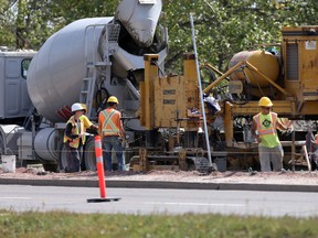 Road work in progress, in Winnipeg.  The city has announced a plan to accelerate road construction projects.. Friday, September 07/2018 Winnipeg Sun/Chris Procaylo/stf