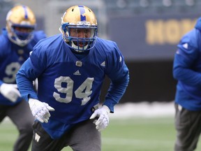 Jackson Jeffcoat (centre) pursues the football during Winnipeg Blue Bombers practice on Wednesday, Nov. 14. Jeffcoat signed a two-year contract extension on Monday.