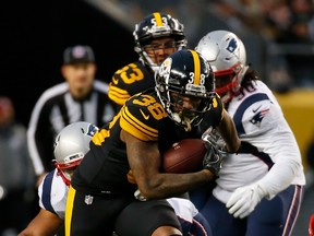 Jaylen Samuels of the Pittsburgh Steelers carries the ball against the New England Patriots on Sunday. (GETTY IMAGES)