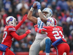 Levine Toilolo of the Detroit Lions catches a pass as he takes a hit from Jordan Poyer of the Buffalo Bills at New Era Field on December 16, 2018 in Buffalo. (Tom Szczerbowski/Getty Images)