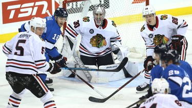 Chicago Blackhawks goaltender Cam Ward awaits a Winnipeg Jets shot in Winnipeg on Tues., Dec. 11, 2018. Kevin King/Winnipeg Sun/Postmedia Network