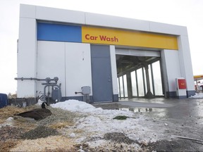 A goose is living in a car wash after being unable to make the trip south this winter.