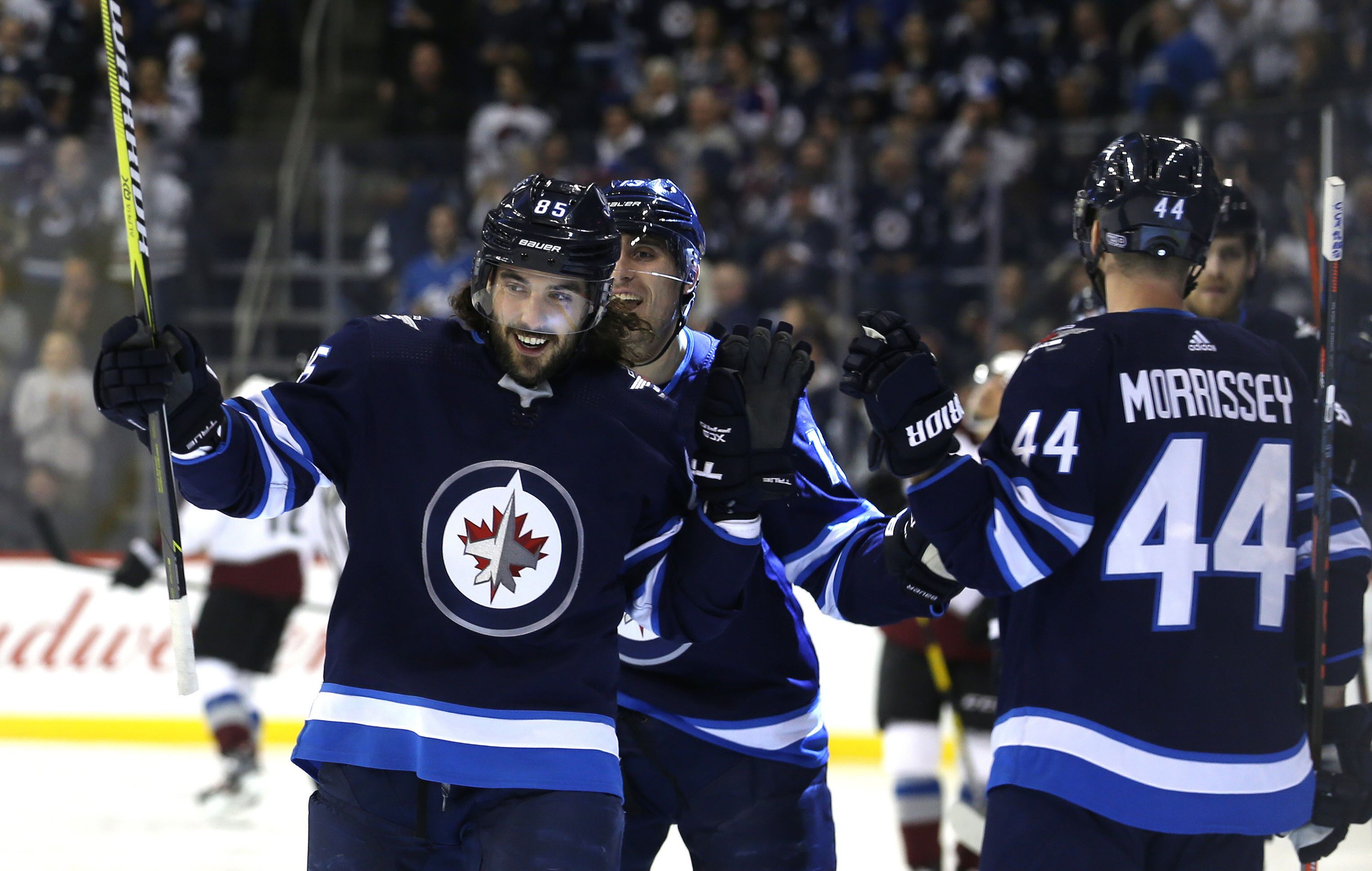 Avs beat Jets 4-2, remain in control of Central Division