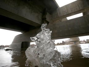Cold weather is helping to reduce the flood risk in Winnipeg.
Chris Procaylo/Winnipeg Sun/Postmedia Network