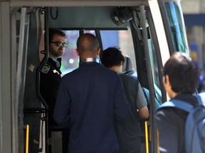 Transit riders queue to pay their fare at a stop on Osborne Street in Winnipeg on Mon., May 13, 2019. The Amalgamated Transit Union 1505, without a contract since January, took job action where its drivers didn't enforce fare payment. ATU members are voting on the city's contract offer this week and expect results by Friday, May 31. Kevin King/Winnipeg Sun/Postmedia Network file