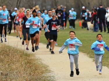 Two young boys burst out ahead of the pack in the Winnipeg Run for Women, held at Centre scolaire Leo-Remillard in Winnipeg, on Sun., May 12, 2019. There were over 1,600 people registered to participate, with pledges and donations supporting mental health programs at Mood Disorders Association of Manitoba. Kevin King/Winnipeg Sun/Postmedia Network