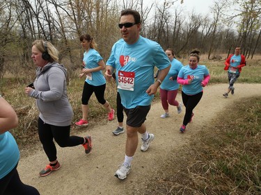 Participants in the Winnipeg Run for Women, held at Centre scolaire Leo-Remillard in Winnipeg, on Sun., May 12, 2019. There were over 1,600 people registered to participate, with pledges and donations supporting mental health programs at Mood Disorders Association of Manitoba. Kevin King/Winnipeg Sun/Postmedia Network