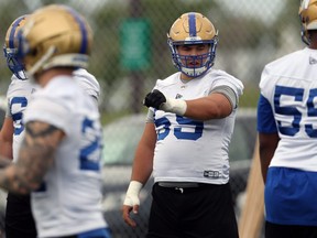 Centre Michael Couture makes his reads during Winnipeg Blue Bombers practice on the University of Manitoba campus on Tues., June 11, 2019. Kevin King/Winnipeg Sun/Postmedia Network