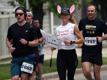A pace rabbit runs on Guelph Street during the Manitoba Marathon on Sun., June 16, 2019. Kevin King/Winnipeg Sun/Postmedia Network