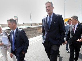 A reader says Pallister and Bowman should be like the Ontario premier and Toronto’s mayor and try working together.