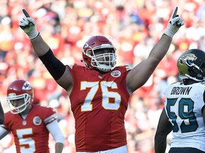 Kansas City Chiefs offensive lineman Laurent Duvernay-Tardif (76) celebrates after a field goal against the Jacksonville Jaguars in Kansas City on Nov. 6, 2016. (THE CANADIAN PRESS/AP, Ed Zurga)