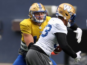 Quarterback Chris Streveler (left) practises the read-option play with running back Andrew Harris during Blue Bombers practice at IG Field this week. The Bombers face the Riders at Mosaic Stadium tonight. (Kevin King/Winnipeg Sun)