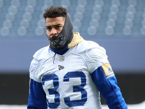 Blue Bombers’  Andrew Harris tries to keep warm during Wednesday’s practice in Winnipeg. (KEVIN KING/WINNIPEG SUN)