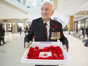 Second World War veteran Art Boudreau sells poppies at Bayshore Shopping Centre in Ottawa. (Wayne Cuddington / Postmedia)