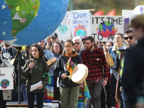 Several thousand people attended an anti climate change  event in Winnipeg today.  They marched up and down Broadway Avenue. Friday, September 27/2019 Winnipeg Sun/Chris Procaylo/stf