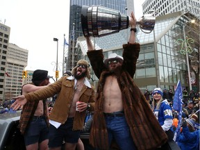 Winnipeg Blue Bombers quarterback Chris Streveler hoists the Grey Cup at Portage and Main during a parade on Tues., Nov. 26, 2019. Kevin King/Winnipeg Sun/Postmedia Network ORG XMIT: POS1911261526326441