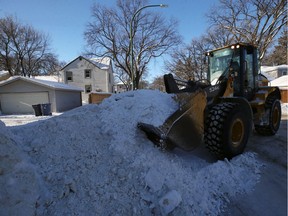 Snow clearing operations continue on Grosvenor Avenue near Cambridge Street in the River Heights area of Winnipeg on Mon., Jan. 20, 2020. Kevin King/Winnipeg Sun/Postmedia Network