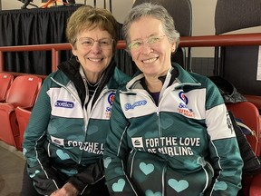 Carol Jones (left) and Cheryl Lawes. (TED WYMAN/Winnipeg Sun)