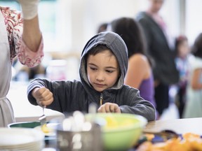 LIFE-NATIONAL-SEPT3  HED:  FEED THE BODY NOURISH THE SOUL   Breakfast Club of Canada  Little Boy Eating