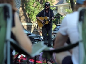 JD Edwards performs for Curbside Concerts in the Wolseley area of Winnipeg on Thurs., Aug. 20, 2020. Kevin King/Winnipeg Sun/Postmedia Network