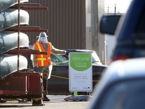 Vehicles line up at a new COVID-19 drive-thru testing station on Nairn Avenue in Winnipeg on Tues., Oct. 13, 2020. Kevin King/Winnipeg Sun/Postmedia Network