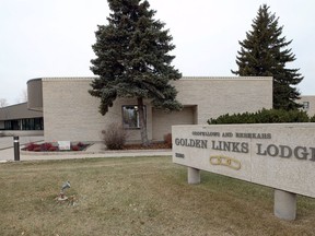 Golden Links Lodge personal care home on St. Mary's Road in Winnipeg is pictured on Thurs., Nov. 19, 2020.