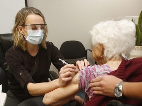 Dr. Joss Reimer, left, medical officer of health, Manitoba Health and Seniors Care, and medical lead, Vaccine Implementation Task Force injects Mabel Aldwinckle with her first dose of the COVID-19 vaccine at Meadowood Manor in Winnipeg, Friday, January 29, 2021. Dr Reimer was finishing up the first round of inoculations at Manitoba’s personal care homes today.