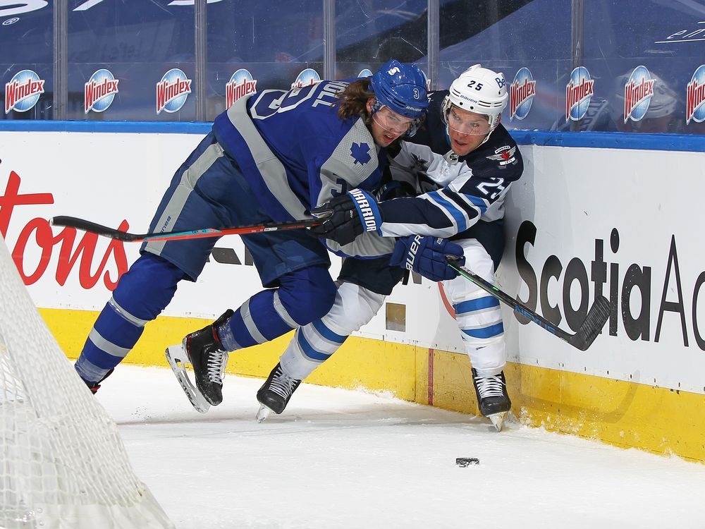 Toronto Maple Leafs Re-Sign Wayne Simmonds - LWOS