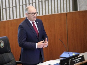 Winnipeg City Councillor Scott Gillingham speaks to colleagues on Thursday about added financial help for businesses and non-profits burdened by the third wave of the pandemic. 
James Snell/Winnipeg Sun