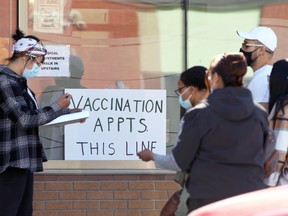 Screening takes place outside the COVID-19 vaccination clinic run by Ma Mawi Wi Chi Itata Centre at Win Gardner Place on McGregor Avenue in Winnipeg on Thurs., May 13, 2021. KEVIN KING/Winnipeg Sun/Postmedia Network