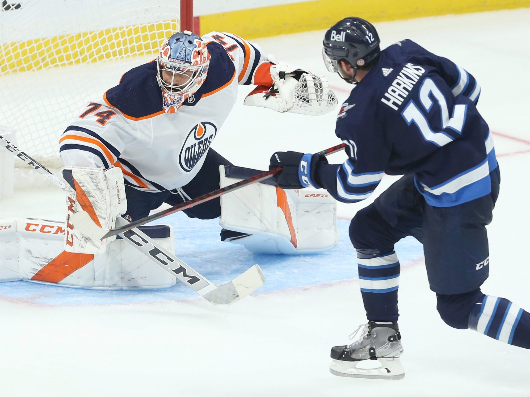 Winnipeg Jets hand Vancouver Canucks lopsided loss