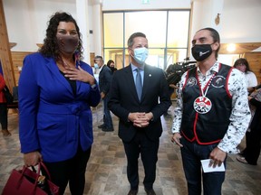 (Left to right) Dr. Marcia Anderson, public health lead, Manitoba First Nation Pandemic Response Co-ordination Team, Winnipeg Mayor Brian Bowman, and Grand Chief Arlen Dumas, Assembly of Manitoba Chiefs, at an event concerning urban Indigenous COVID response on Friday, Sept. 23, 2021.