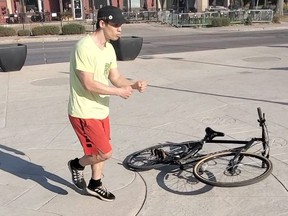 Winnipegger Mike Hleck brought his beat to the street and set up on the Esplanade Riel on Thursday afternoon, Oct. 7, 2021 in Winnipeg.  James Snell/Winnipeg Sun