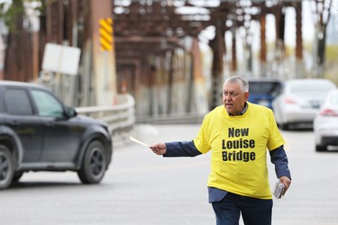 Jim Maloway, the NDP MLA for Elmwood, leads a protest rally near the Louise Bridge calling on the next premier to commit to help fund its replacement, in Winnipeg on Sat., Oct. 23, 2021. KEVIN KING/Winnipeg Sun/Postmedia Network