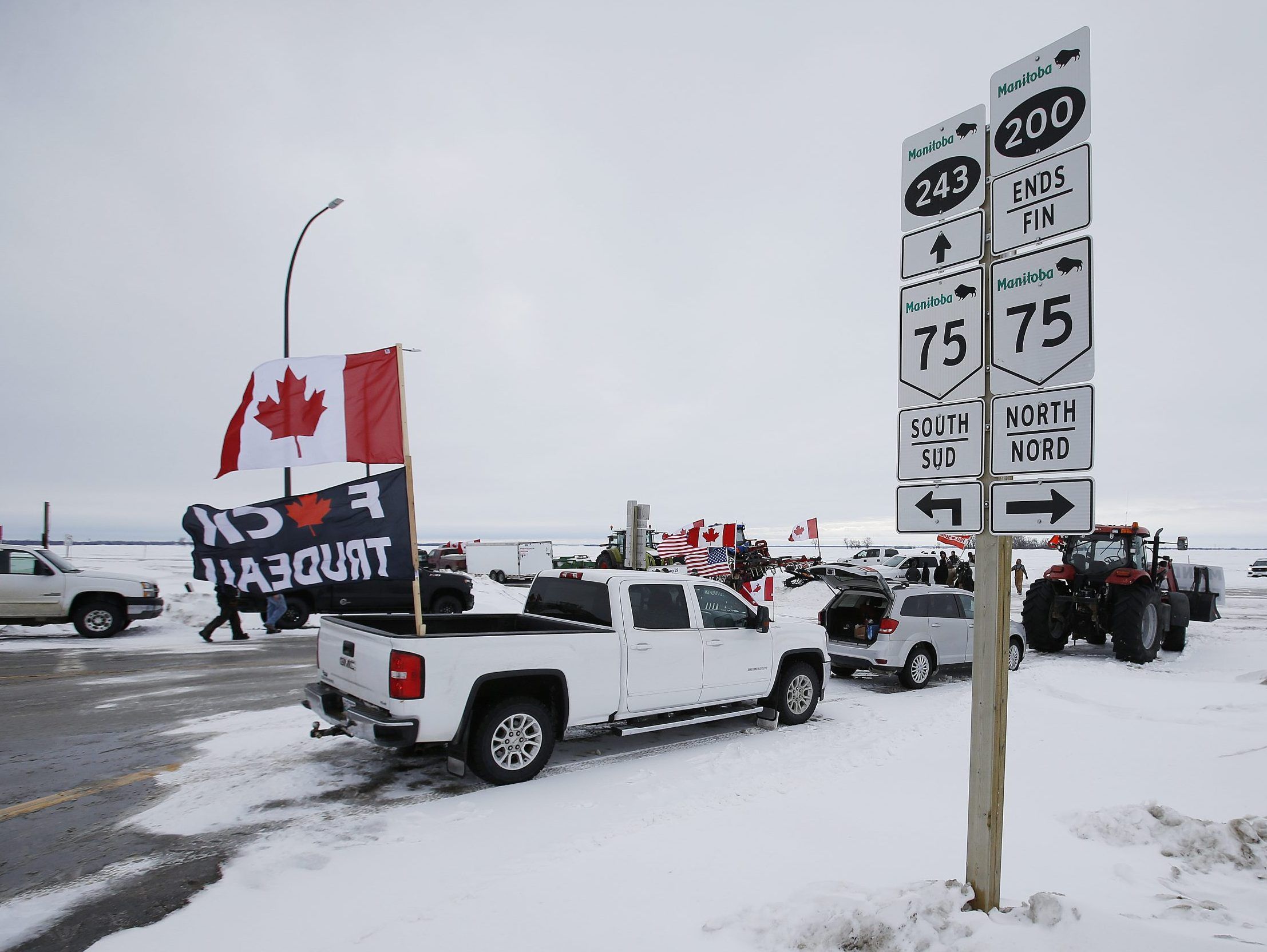 Main U.S. border crossing in Manitoba closed by protest convoy