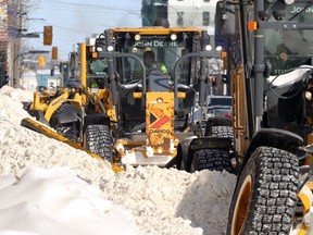 Snow-clearing on Princess Street in Winnipeg on Tues., Feb. 22, 2022. The extended snow route parking ban has been lifted, and will be replaced by a residential parking ban that begins Wednesday morning.  KEVIN KING/Winnipeg Sun/Postmedia Network