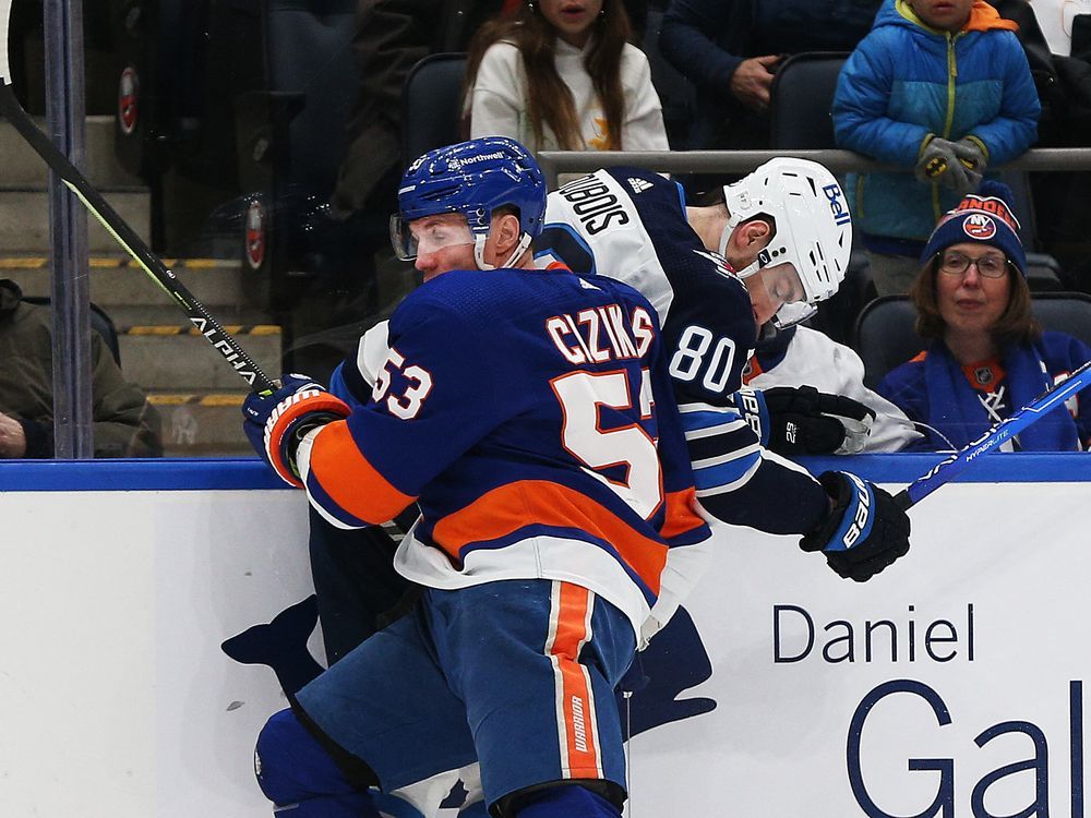 Islanders make most of second chances in Jets loss