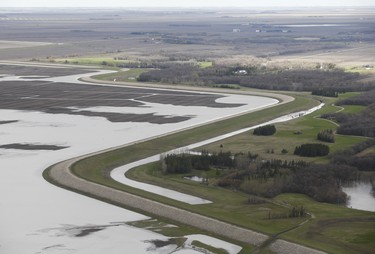 Winnipeg’s Z Dike, built during the 1997 flood, protects against Red River flooding south of Winnipeg, Sunday, May 15, 2022. John Woods/Pool/The Canadian Press