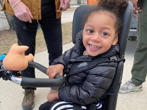La Children's Rehabilitation Foundation compte sur la générosité des Manitobains pour soutenir son programme 25 vélos afin d'aider à fournir des vélos spécialisés aux enfants et aux jeunes handicapés de la province afin de permettre aux enfants d'être des enfants. Coûtant entre 1 500 $ et 6 500 $ chacun, les vélos spécialisés permettent aux enfants ayant une déficience physique ou développementale de participer, comme n'importe qui d'autre, à un mode de vie actif. Les vélos offrent également d'immenses avantages physiques et thérapeutiques, améliorant la force et la coordination.