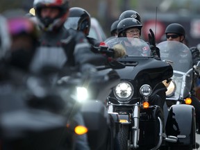 Fahrer, die am Samstag, den 28. Mai 2022 an der 14. Motorradfahrt für Papa in Winnipeg teilnehmen.