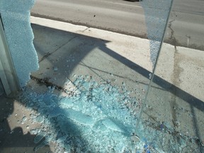 Entlang der Portage Avenue in Winnipeg wurden zahlreiche Bushütten beschädigt.  Foto aufgenommen am Samstag, 30. April 2022.