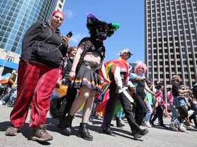 Die Pride Winnipeg-Parade durch die Innenstadt am Sonntag, den 5. Juni 2022.