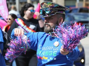 Die Pride Winnipeg-Parade durch die Innenstadt am Sonntag, den 5. Juni 2022.