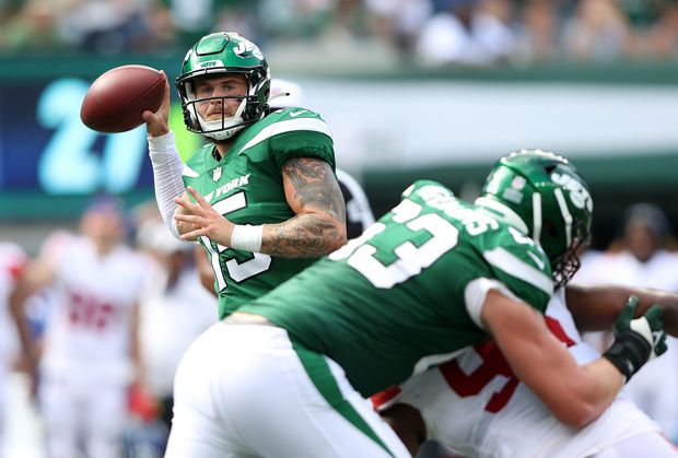 New York Jets quarterback Chris Streveler (15) practices before a